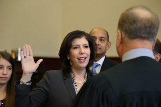 Μεγάλη νίκη για την Ελληνοαμερικανίδα Σίνγκας στις προκριματικές για την Εισαγγελία του Nassau County!