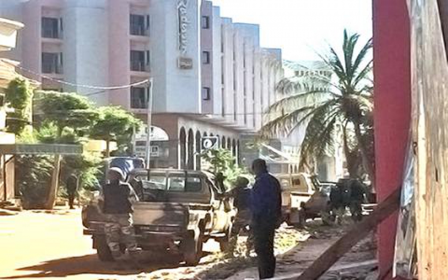 Θρίλερ στο Μάλι: «Τουλάχιστον 3 όμηροι νεκροί»-Εφοδος των ειδικών δυνάμεων