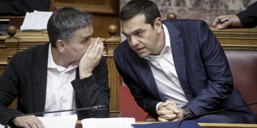 Τσίπρας - Τσακαλώτος παίζουν το χαρτί της... παροχολογίας