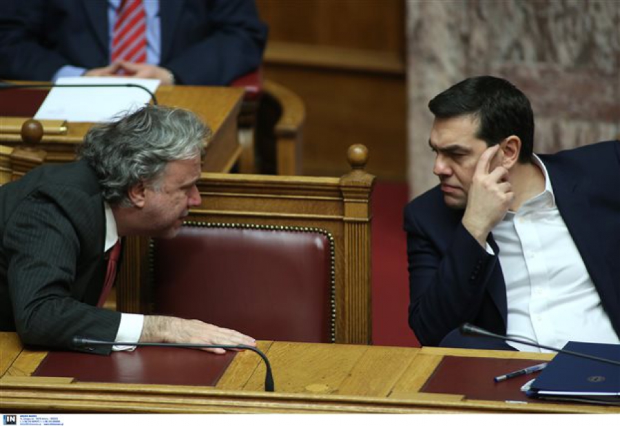 Τσίπρας σε Κατρούγκαλο: Μην εξαιρέσεις τους βουλευτές από το Ασφαλιστικό