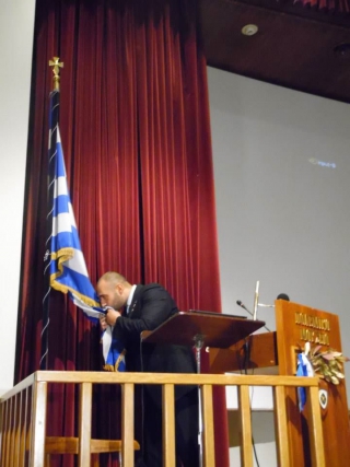 Συγκλονιστικός ο πρόεδρος του Ελληνορθόδοξου Κόμματος του Λιβάνου!!! ΑΣΠΑΣΤΗΚΕ την ΕΛΛΗΝΙΚΗ ΣΗΜΑΙΑ