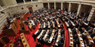 ΕΛΕΟΣ!Διορίζονται 12 γραμματείς στο πάρκινγκ της Βουλής,11 γυμναστές κι ένας διατροφολόγος