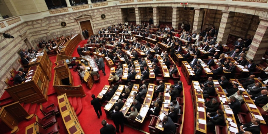 ΕΛΕΟΣ!Διορίζονται 12 γραμματείς στο πάρκινγκ της Βουλής,11 γυμναστές κι ένας διατροφολόγος