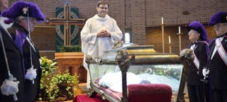 Η 11χρονη που ανακηρύχθηκε αγία μετά θάνατον -Ουρές καθολικών για να προσκυνήσουν