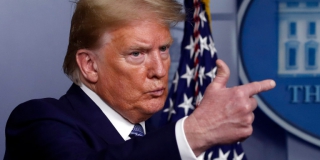 ΗΠΑ: Απειλές Τραμπ κατά Μπόλτον: «Θα το πληρώσει ακριβά -Να ετοιμαστεί να πέσουν βόμβες πάνω του»