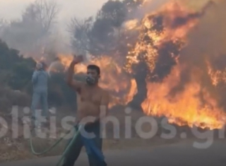 Χίος: Ανεξέλεγκτη τώρα η φωτιά που έκαψε σπίτια - Αποκαλυπτικές εικόνες καταστροφής - Μεγάλη μάχη σε 3 μέτωπα!