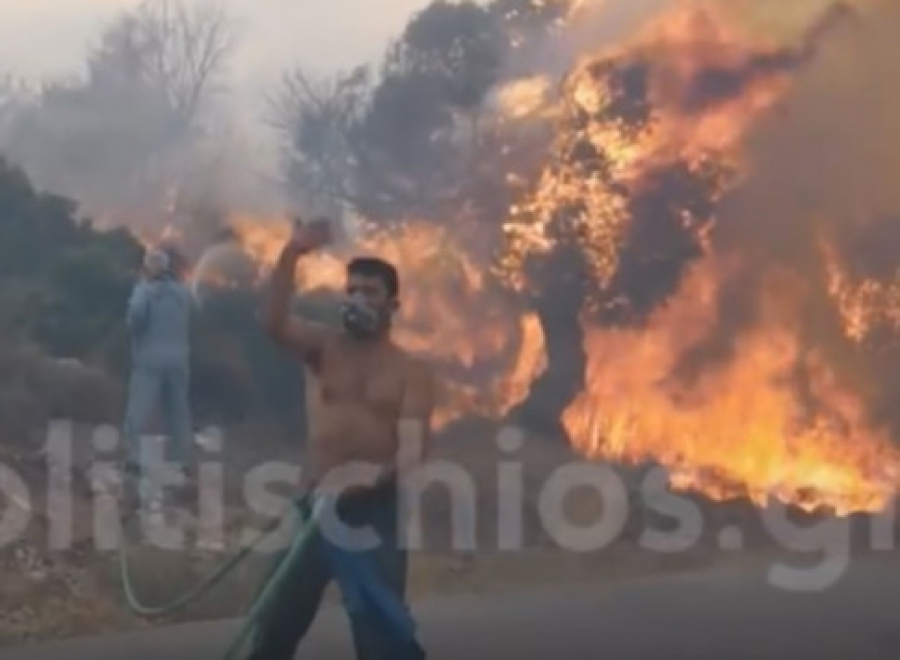 Χίος: Ανεξέλεγκτη τώρα η φωτιά που έκαψε σπίτια - Αποκαλυπτικές εικόνες καταστροφής - Μεγάλη μάχη σε 3 μέτωπα!