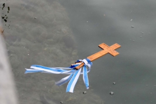 Η ΣΜΥΡΝΗ ΜΑΝΑ ΚΛΑΙΕΙ!  ΣΥΓΚΛΟΝΙΖΕΙ η ημέρα των ΘΕΟΦΑΝΕΙΩΝ στην ΣΜΥΡΝΗ μετά από 94 χρόνια! ΒΙΝΤΕΟ