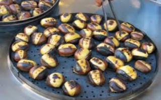 ΤΥΦΛΗ ΚΑΙ ΚΟΥΦΗ ΔΙΚΑΙΟΣΥΝΗ....! Συνελήφθη 92χρονος καστανάς και κατασχέθηκαν κάστανα και φουφού