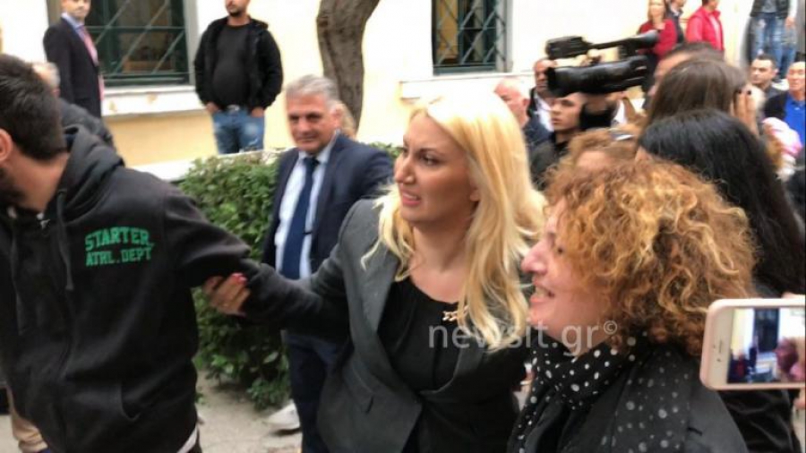 Νεα επεισόδια στα δικαστήρια! Μάνα, πατέρας και πολίτες λίντσαραν τον δολοφόνο της Δώρας Ζέμπερη!