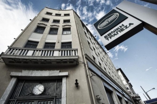 La Repubblica: Σώθηκαν οι τράπεζες, αλλά όχι οι Έλληνες