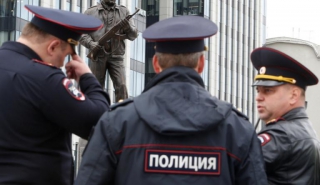 Κανίβαλοι έφαγαν 30 ανθρώπους – Χειροπέδες στο ζευγάρι