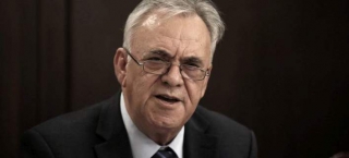 Εγκρίθηκε κονδύλι 3.000 ευρώ για έπιπλα του αντιπροέδρου Γιάννη Δραγασάκη