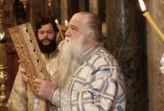 Απίστευτο παραλήρημα Αμβρόσιου: «Φτύστε τους πολιτικούς που στηρίζουν τους ομοφυλόφιλους, είναι εκτρώματα»!