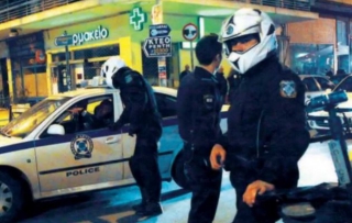 Συνελήφθη Ιρακινός με σπαθί έξω από το Μουσείο και άλλοι τέσσερις που παρίσταναν την «Αστυνομία της Σαρία»