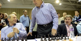 Ο Σόρος κέρδισε 100 εκατομμύρια ευρώ ποντάροντας κατά της Deutsche Bank