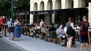 Covid-19: Η Νέα Υόρκη θέτει σε καραντίνα τους επισκέπτες από 16 πολιτείες