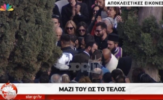 Κηδεία Παντελίδη: Συγκλονίζουν οι εικόνες από το κοιμητήριο - Τον χειροκρότησαν μέχρι το τέλος...
