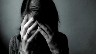 Η οργισμένη επιστολή μιας άνεργης μητέρας: "Κύριε Τσίπρα, αντί ν’ αυτοκτονήσω, σας γράφω"