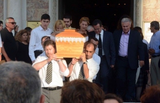 Πλήθος κόσμου αποχαιρέτισε την Νίκη Νικολοπούλου