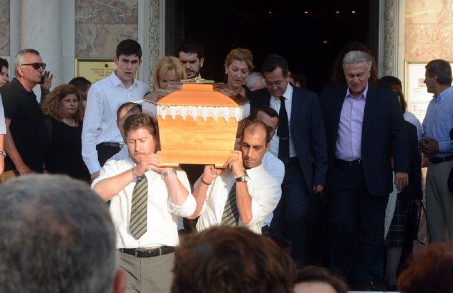 Πλήθος κόσμου αποχαιρέτισε την Νίκη Νικολοπούλου