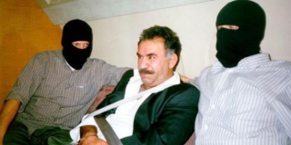 Σάββας Καλεντερίδης: Πώς στήθηκε η προδοσία της παράδοσης του Οτζαλάν στους Τούρκους