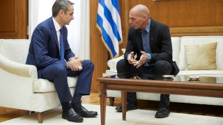 Βαρουφάκης: Θετικός να συναινέσει για την ψήφο των Αποδήμων