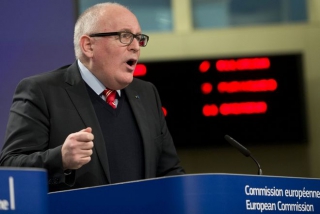 Η Κομισιόν ενεργοποίησε το άρθρο 7 κατά της Πολωνίας