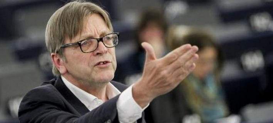 Φερχόφστατ σε Τσίπρα: Δείξε ότι είσαι ηγέτης και όχι ψευδοπροφήτης