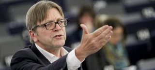 Φερχόφστατ σε Τσίπρα: Δείξε ότι είσαι ηγέτης και όχι ψευδοπροφήτης