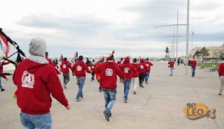 BINTEO Άραβες πρόσκοποι παιάνιζαν το 'Μακεδονία ξακουστή' παρελαύνοντας μπροστά από το άγαλμα του Μ. Αλεξάνδρου