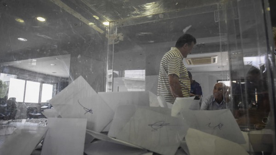 Public Issue: Πεντακομματική Βουλή, διψήφιο προβάδισμα της ΝΔ