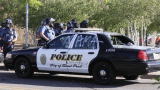 ΗΠΑ: Kατηγορούνται οι αστυνομικοί που έσπρωξαν ηλικιωμένο σε διαδήλωση