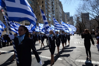 Σε κλίμα συγκίνησης η παρέλαση στην 5η Λεωφόρο