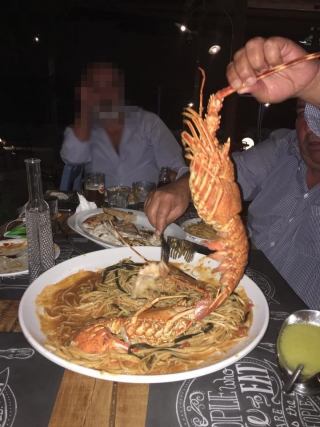 Ο Κουρουμπλής χορεύει στη γιορτή του Κουντούρη του «Αγία Ζώνη ΙΙ»!