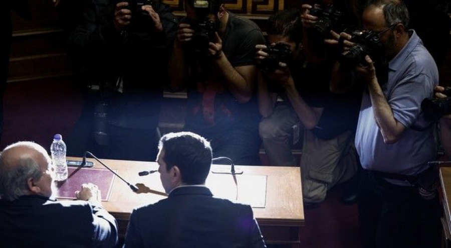 Σφοδρή επίθεση των Financial Times και της Wall Street Journal εναντίον της κυβέρνησης με "φόντο" ΔΝΤ και προσφυγικό