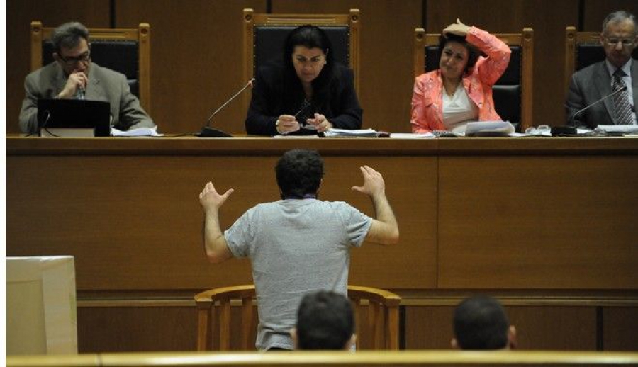 Δίκη Χρυσής Αυγής: 'Δεν είδα να κάνουν κάτι οι αστυνομικοί'