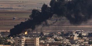 Συρία: Οι δυνάμεις του Aσαντ παρατάσσονται απέναντι στην Τουρκία