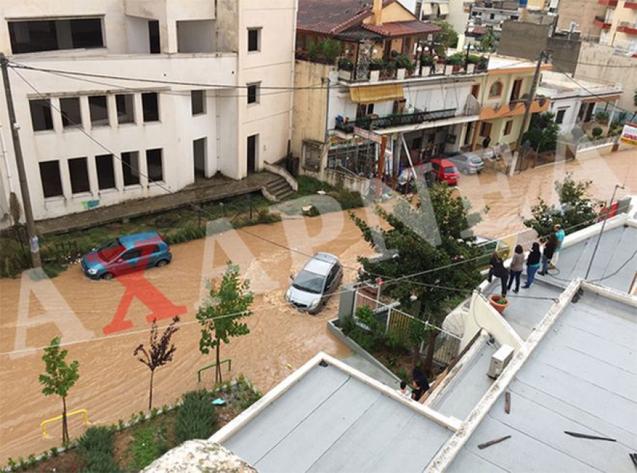Καταστροφική κακοκαιρία σε όλη τη χώρα. Ένας νεκρός στο κέντρο του Μενιδίου