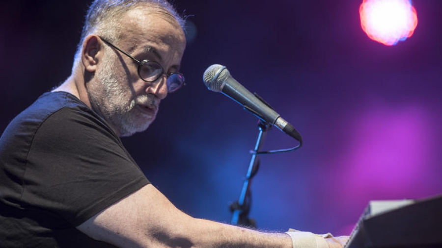 Πέθανε ο Θάνος Μικρούτσικος