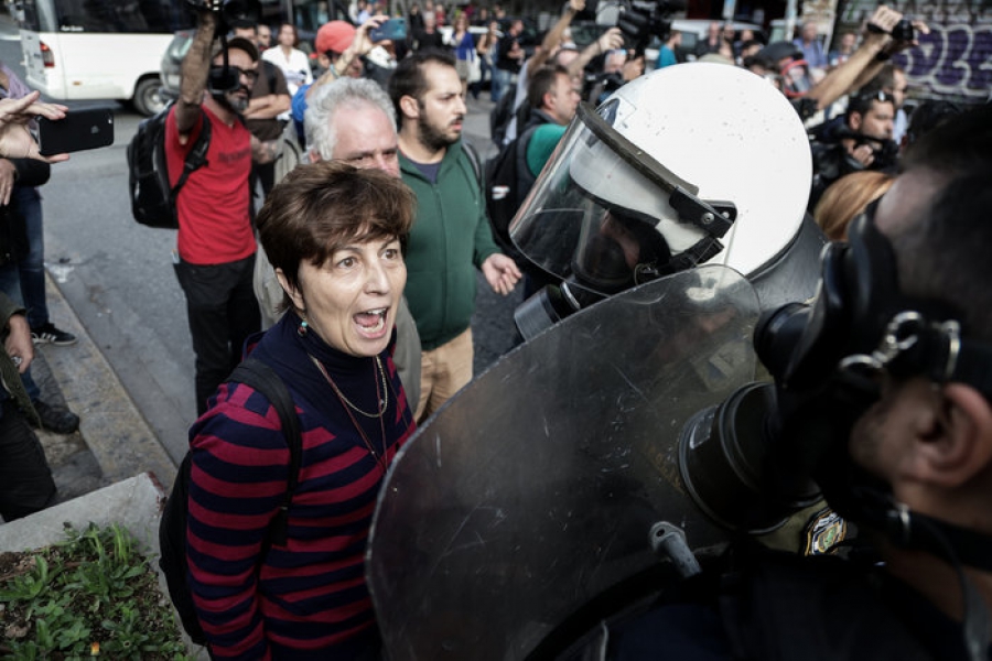 Αποχώρησαν τα ΜΑΤ από την ΑΣΟΕΕ