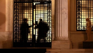 Η δημοσκόπηση που σκόρπισε πανικό στο Μαξίμου