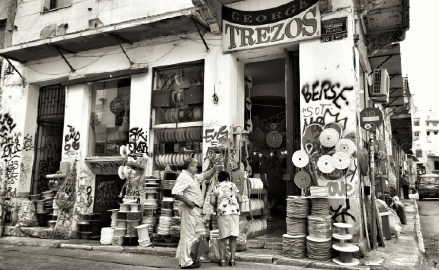 Ο ραγισμένος καθρέφτης της οικονομίας - 5.000 επιχειρήσεις έχασαν 5 δισ σε 6 χρόνια!