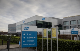 Ραγδαίες εξελίξεις για το εμβόλιο: Κατατέθηκε η αίτηση άδειας από τις Pfizer και BioNTech