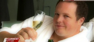 H απάτη του αιώνα: Ενας μπάρμαν βρήκε τρόπο να κλέβει το ΑΤΜ μιας τράπεζας και έκανε ζωή πάμπλουτου