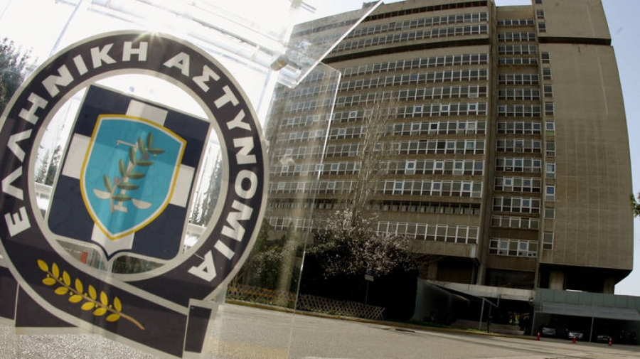 Μέλη του Ρουβίκωνα επιχείρησαν να εισβάλουν στο υπουργείο Προστασίας του Πολίτη